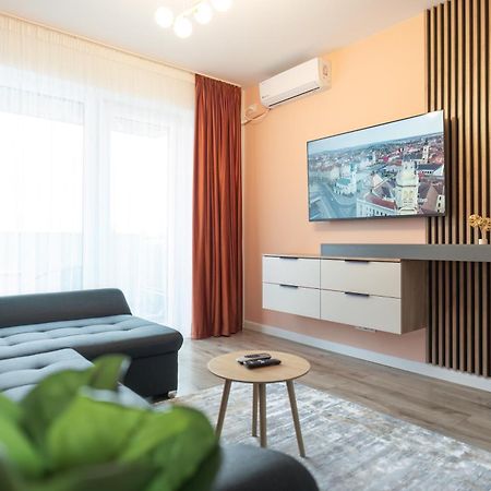 Juno Central Apartment Орадеа Екстериор снимка